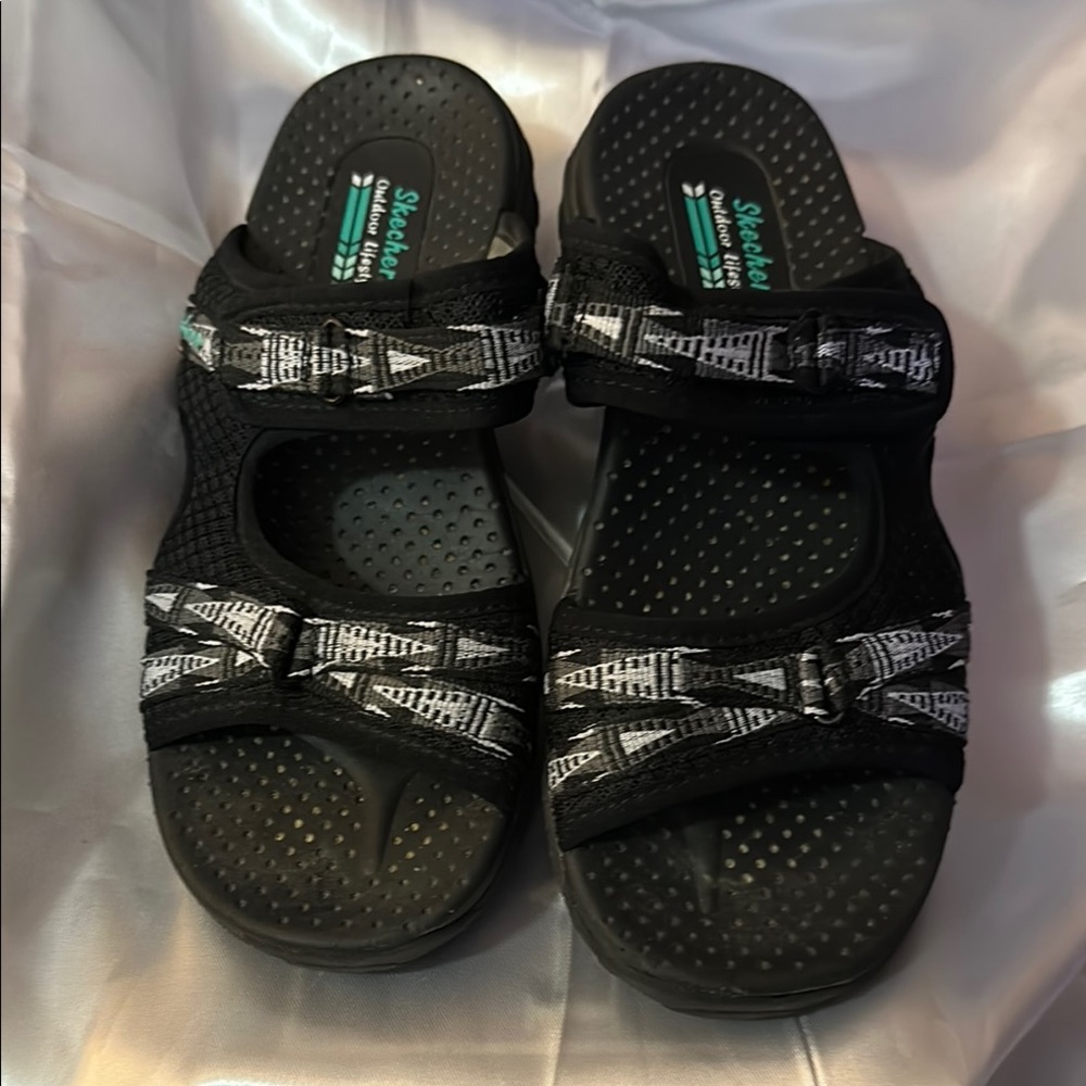 LIKE NEW SKETCHERS SLIDES FOR RUFF TERRAIN, GREAT BUY !